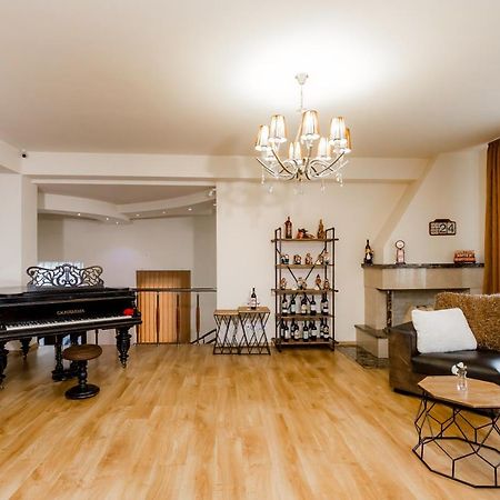 Hotel Diamond Τυφλίδα Εξωτερικό φωτογραφία