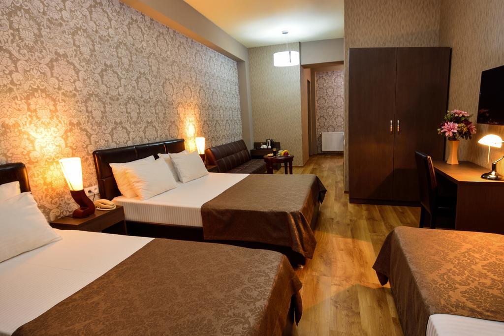 Hotel Diamond Τυφλίδα Δωμάτιο φωτογραφία