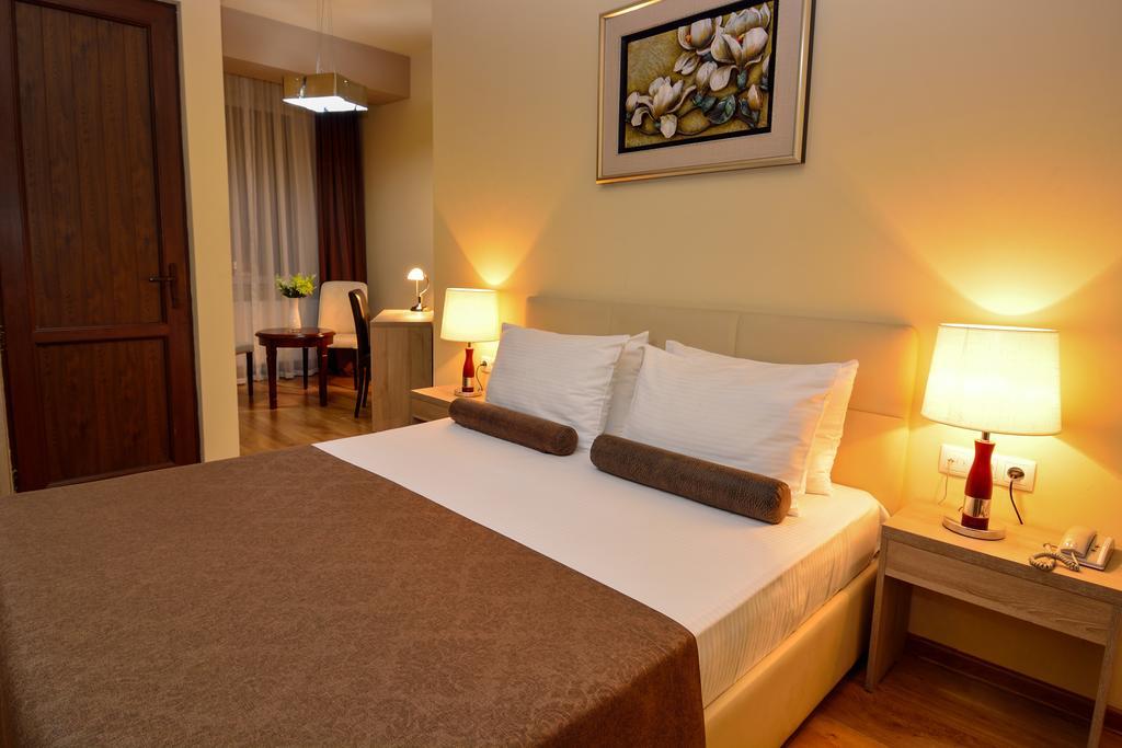 Hotel Diamond Τυφλίδα Δωμάτιο φωτογραφία