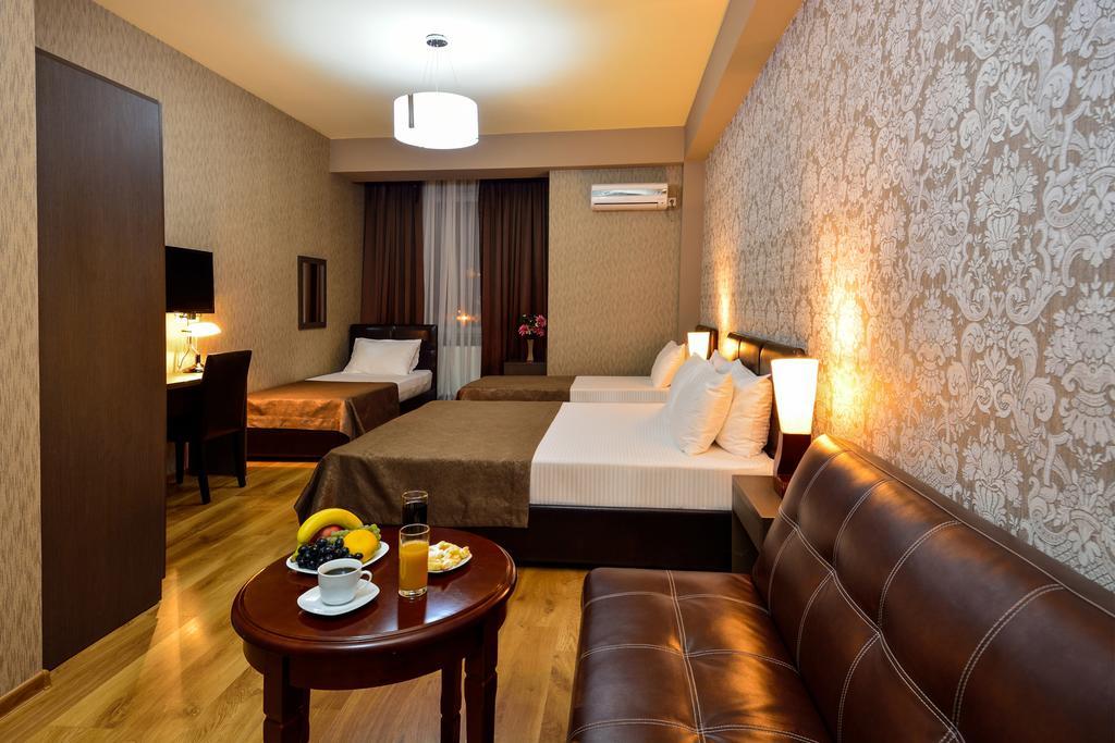 Hotel Diamond Τυφλίδα Εξωτερικό φωτογραφία