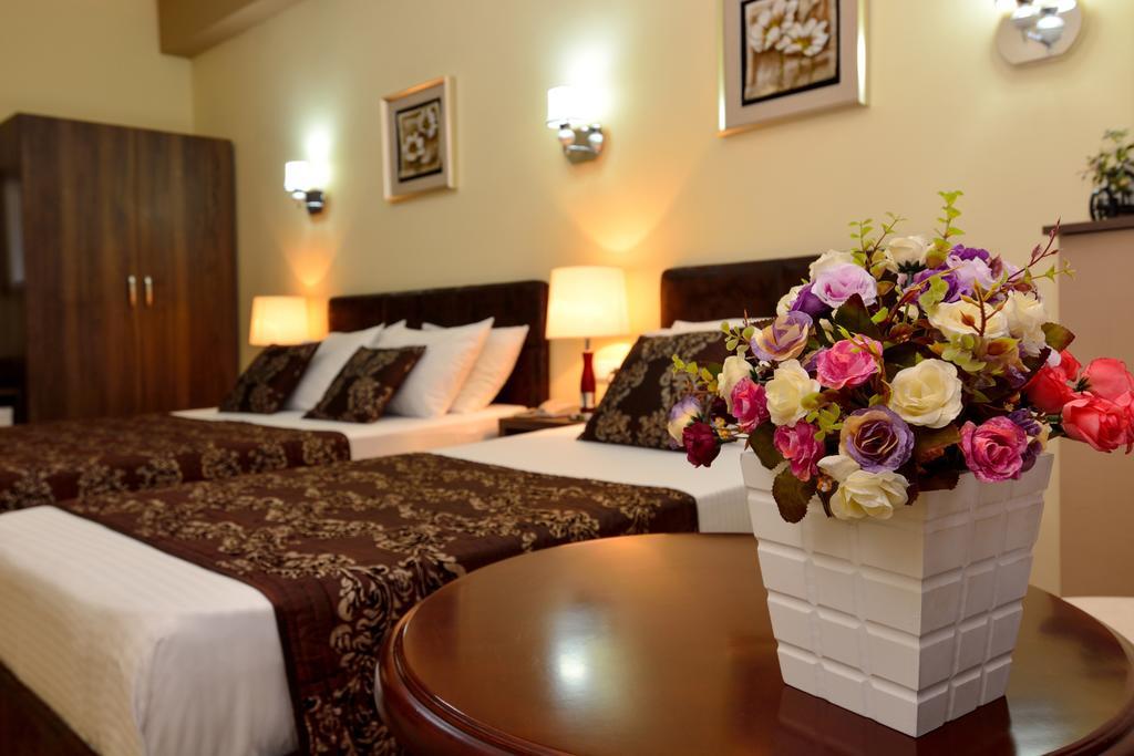 Hotel Diamond Τυφλίδα Δωμάτιο φωτογραφία
