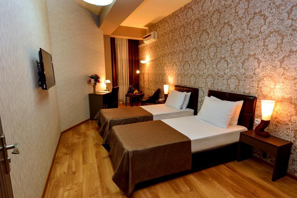 Hotel Diamond Τυφλίδα Δωμάτιο φωτογραφία